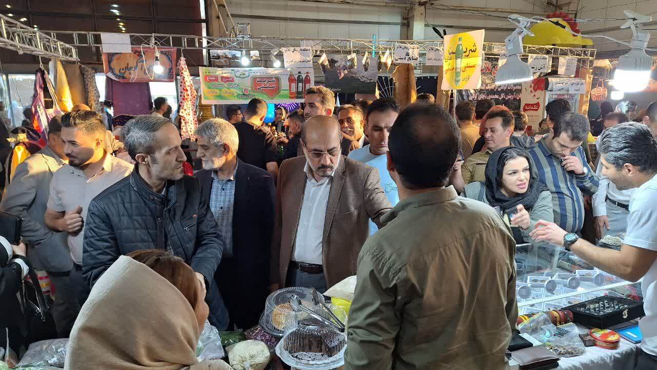 نمایشگاهها بهترین فرصت برای معرفی توانمندی روستائیان و عشایر است