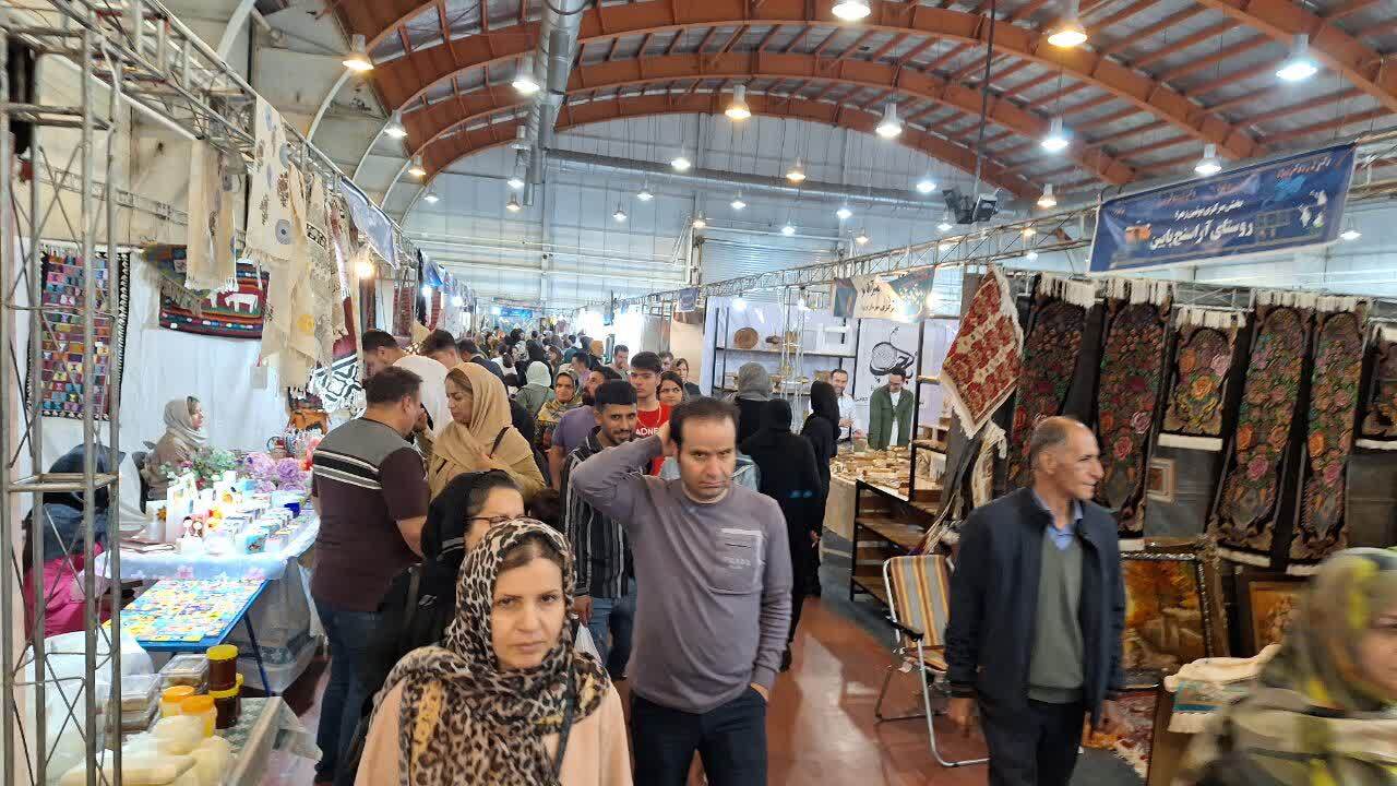 نمایشگاهها بهترین فرصت برای معرفی توانمندی روستائیان و عشایر است