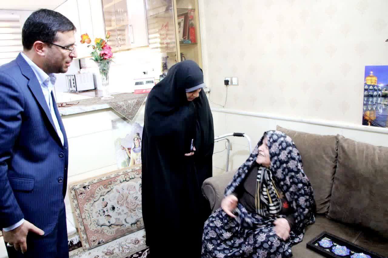 سرپرست جدید فرمانداری البرز با شهدا تجدید میثاق کرد سرپرست جدید فرمانداری البرز با شهدا تجدید میثاق کرد