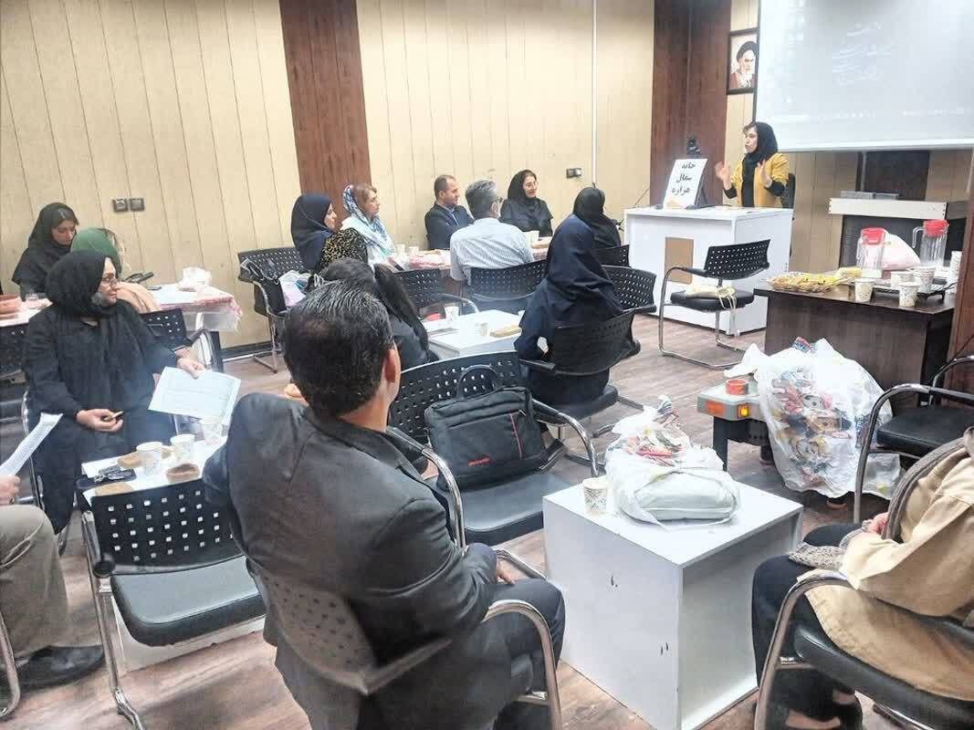 برگزاری کارگاه آموزشی سفالگری و کتیبه نویسی میراث خوزستان در خانه سمن های اهواز