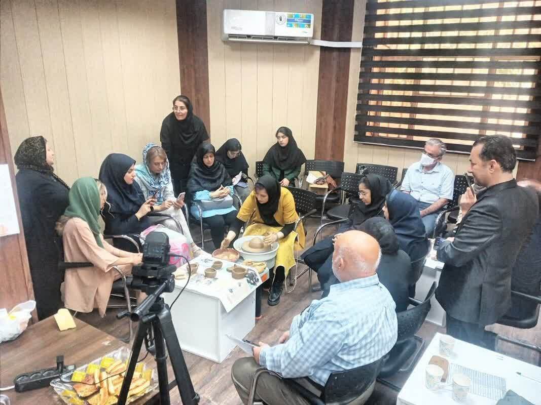 برگزاری کارگاه آموزشی سفالگری و کتیبه نویسی میراث خوزستان در خانه سمن های اهواز
