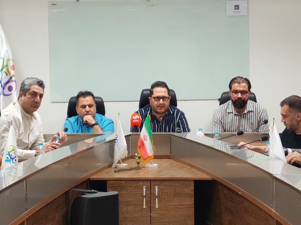 اعضا انجمن واردکنندگان موبایل خواستار تعیین تکلیف ارزی خود شدند اعضا انجمن واردکنندگان موبایل خواستار تعیین تکلیف ارزی خود شدند