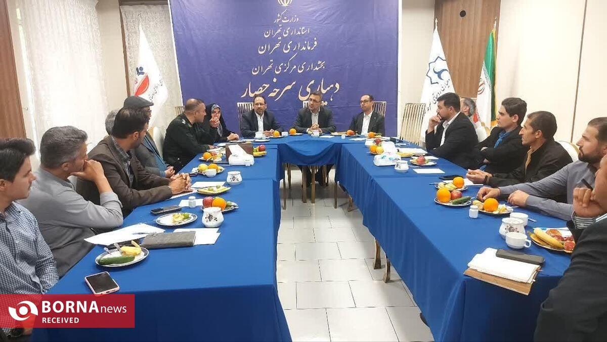 بازدید میدانی مسئولین در راستای رفع موانع  روستای سرخه حصار بخش مرکزی تهران