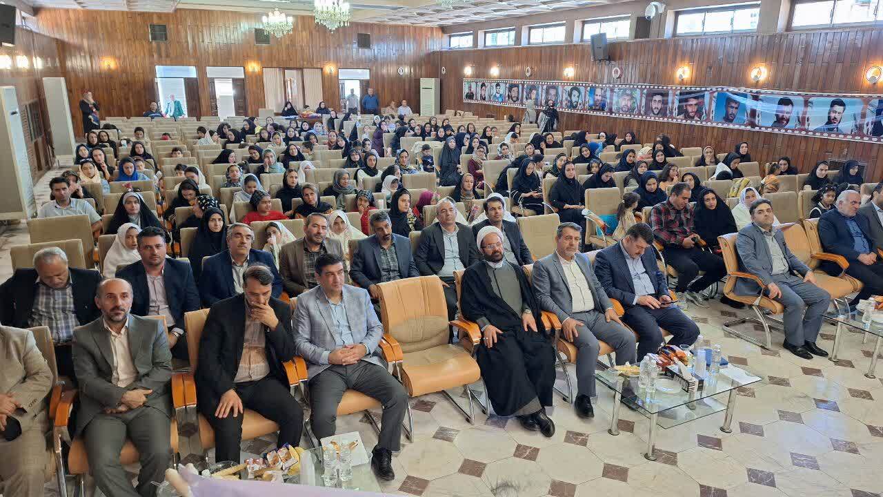 جشن تکلیف سرآغازی شیرین برای حرکت نوجوانان در مسیر تعالی و معنویت است 