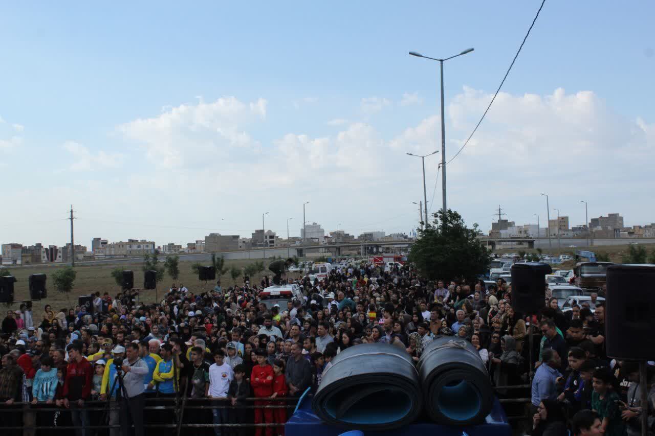 همایش پیاده روی خانوادگی در تاکستان برگزار شد
