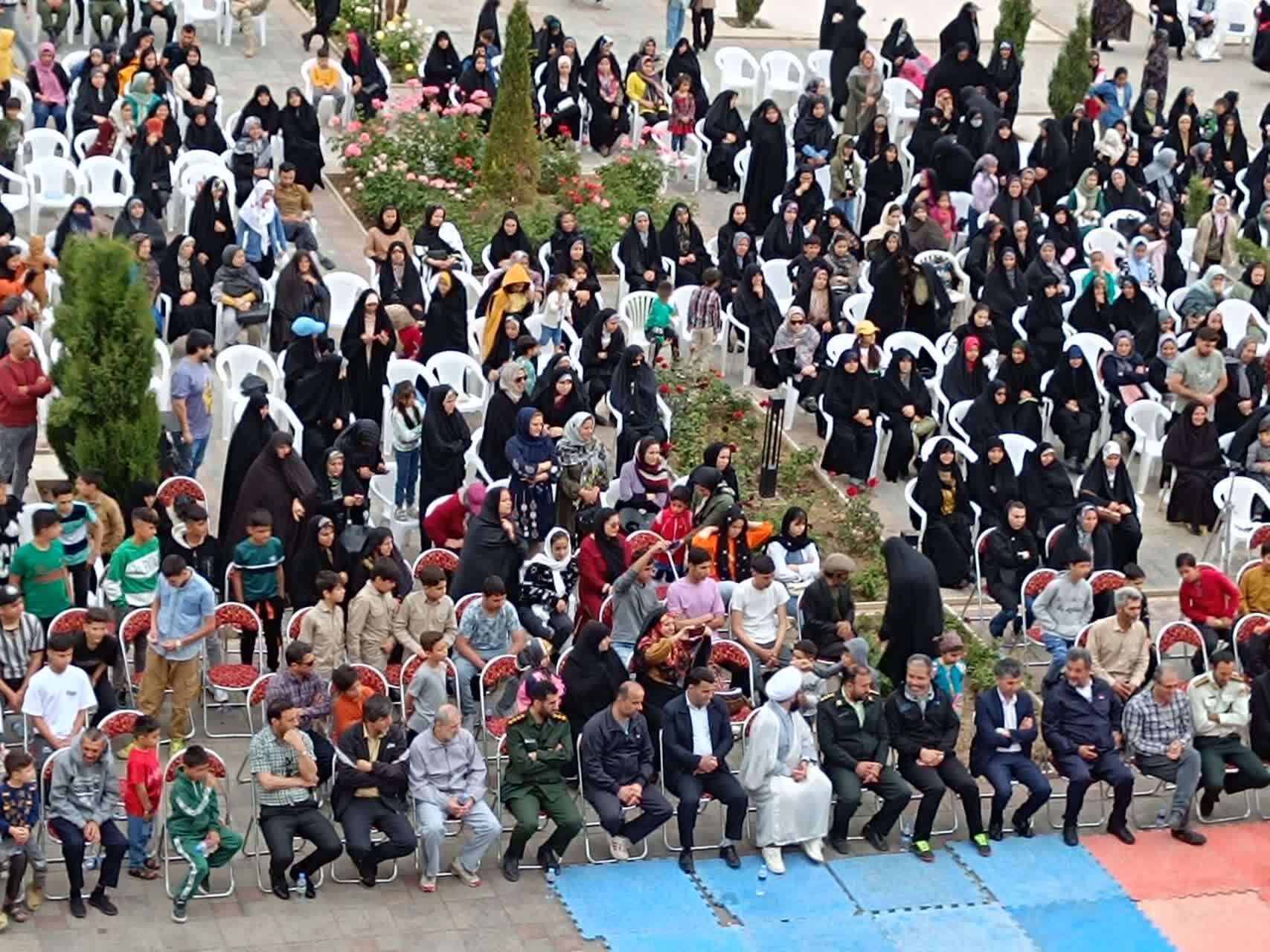 همایش بزرگ پیاده روی خانوادگی در شهر شریف آباد برگزار شد