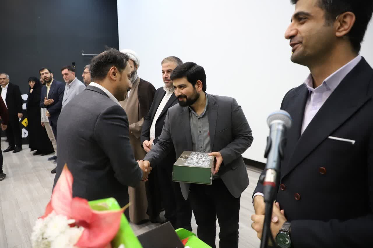 تقدیر میرکریمی از نیروهای جوان حوزه هنری برای توسعه زیرساختهای سینما تقدیر میرکریمی از نیروهای جوان حوزه هنری برای توسعه زیرساختهای سینما