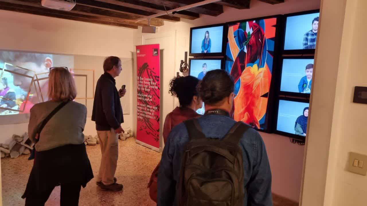 عبدالحسینی: اشعار محمود درویش حلقه روایت سناریوی دوسالانه شد/ نگاه کیوریتورها جریانساز دوسالانه ونیز بود عبدالحسینی: اشعار محمود درویش حلقه روایت سناریوی دوسالانه شد/ نگاه کیوریتورها جریانساز دوسالانه ونیز بود