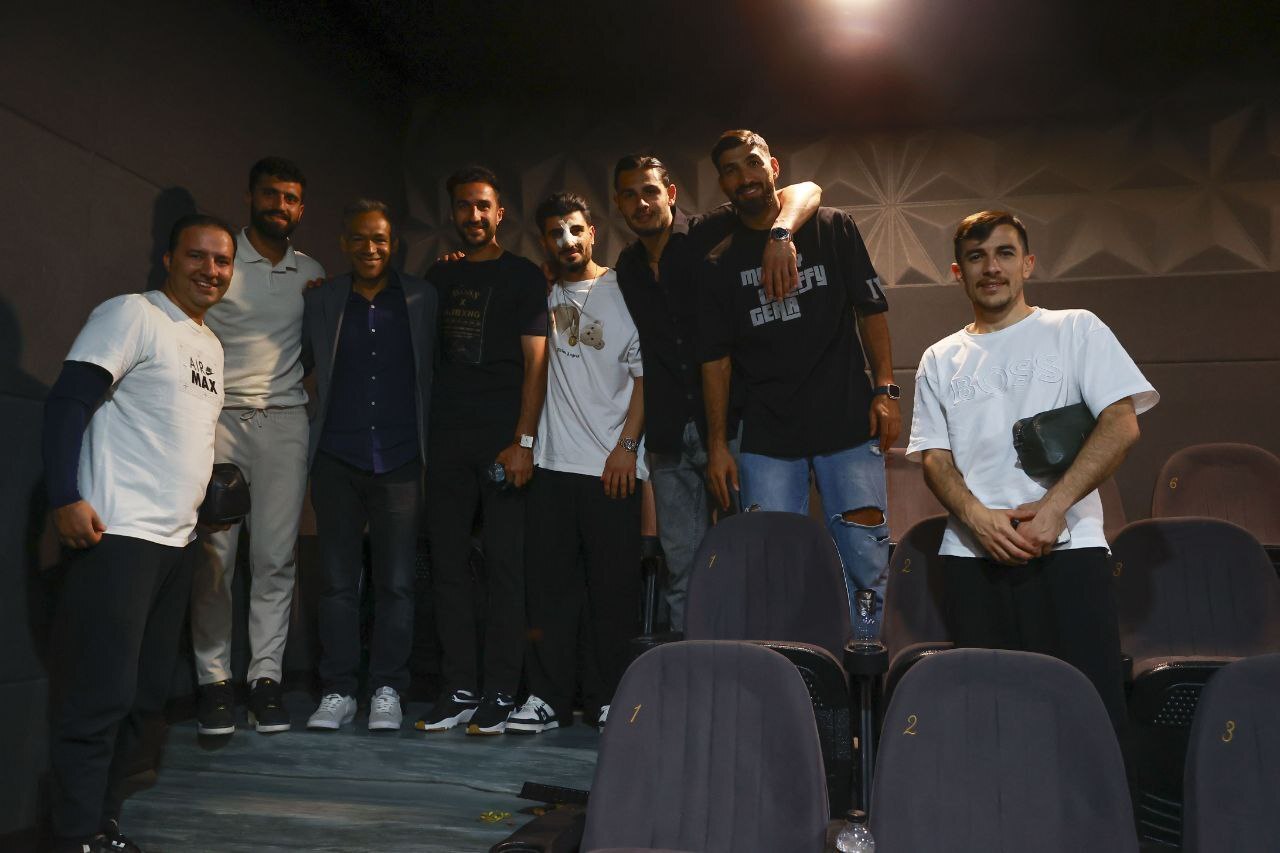 اعضای سپاهان به تماشای پرویزخان نشستند