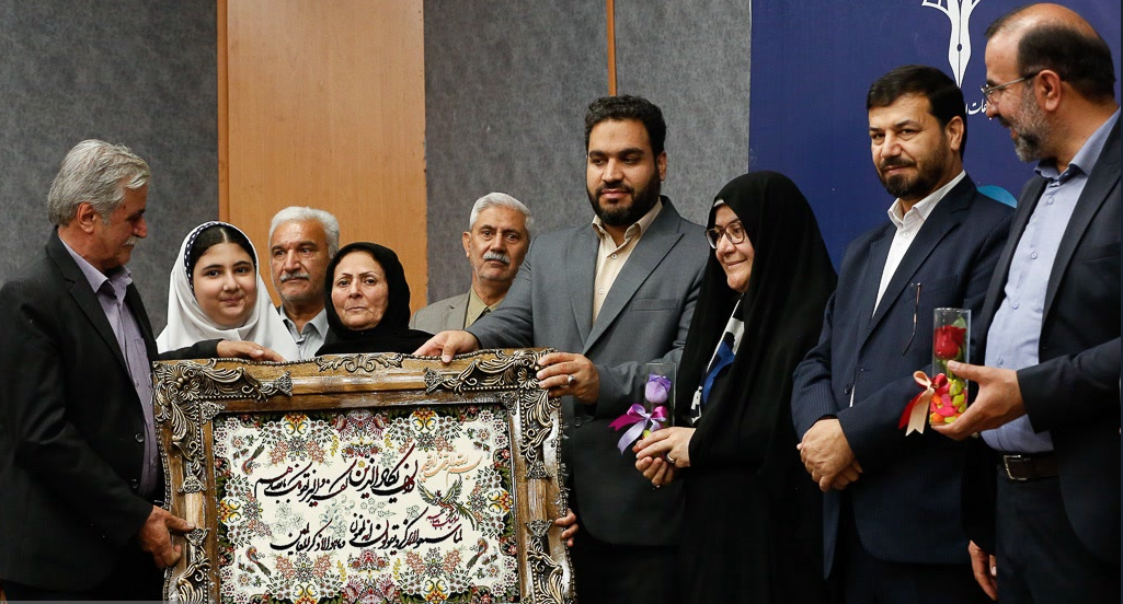 رسانه مورد اعتماد مردم باید مستقل و ناظر رفتار دولت ها باشد