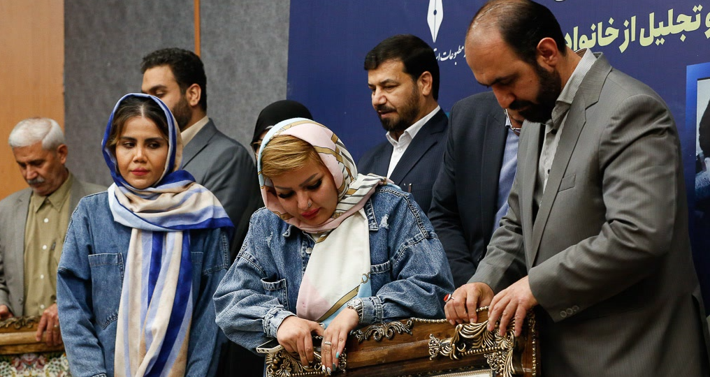 رسانه مورد اعتماد مردم باید مستقل و ناظر رفتار دولت ها باشد