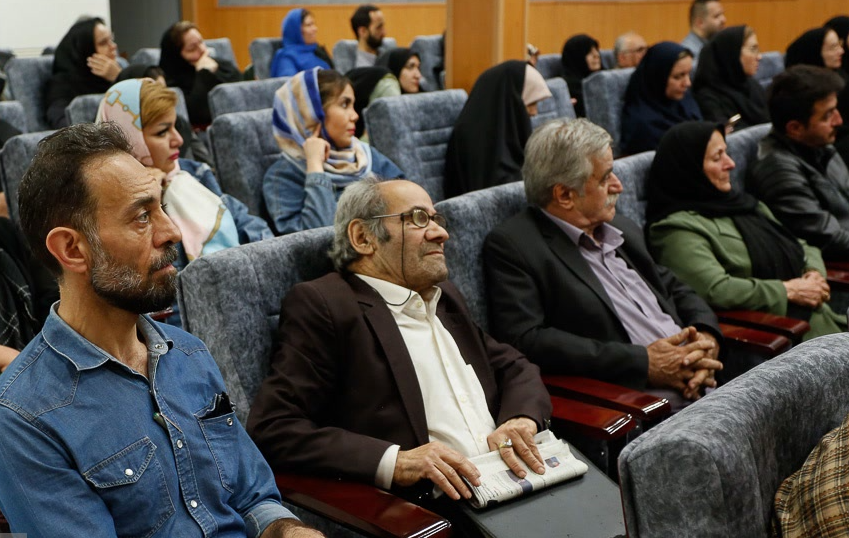 رسانه مورد اعتماد مردم باید مستقل و ناظر رفتار دولت ها باشد