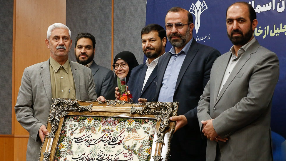 رسانه مورد اعتماد مردم باید مستقل و ناظر رفتار دولت ها باشد