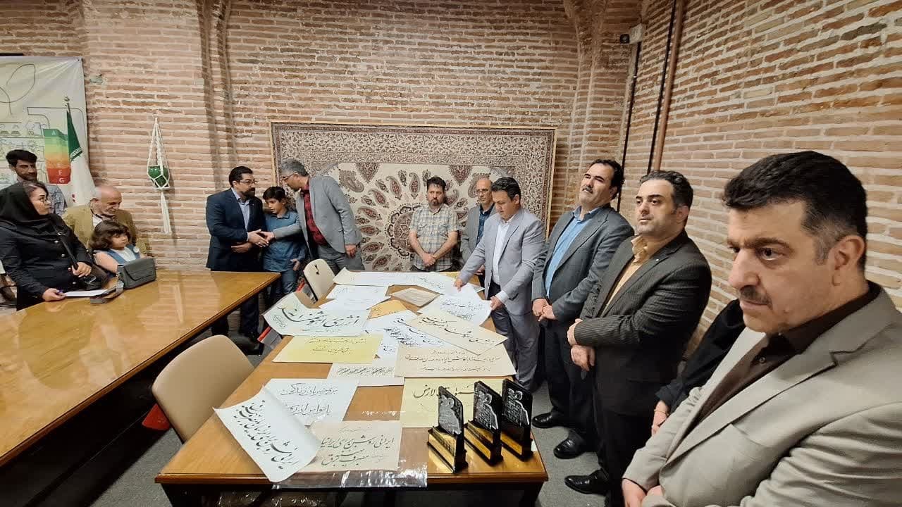 استفاده از هنر خوشنویسی برای انتقال پیام مدیریت مصرف کاری هوشمندانه و فرهنگی است 