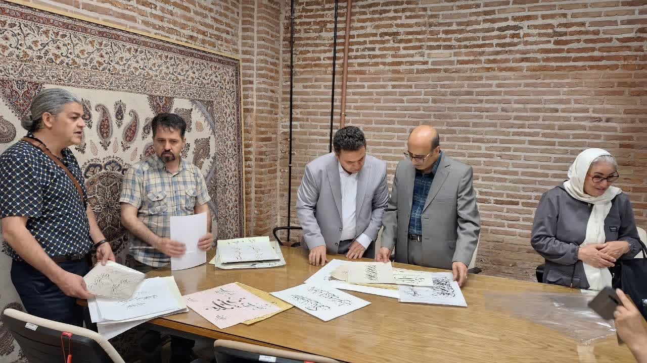 استفاده از هنر خوشنویسی برای انتقال پیام مدیریت مصرف کاری هوشمندانه و فرهنگی است 