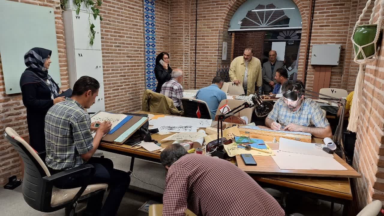 استفاده از هنر خوشنویسی برای انتقال پیام مدیریت مصرف کاری هوشمندانه و فرهنگی است 