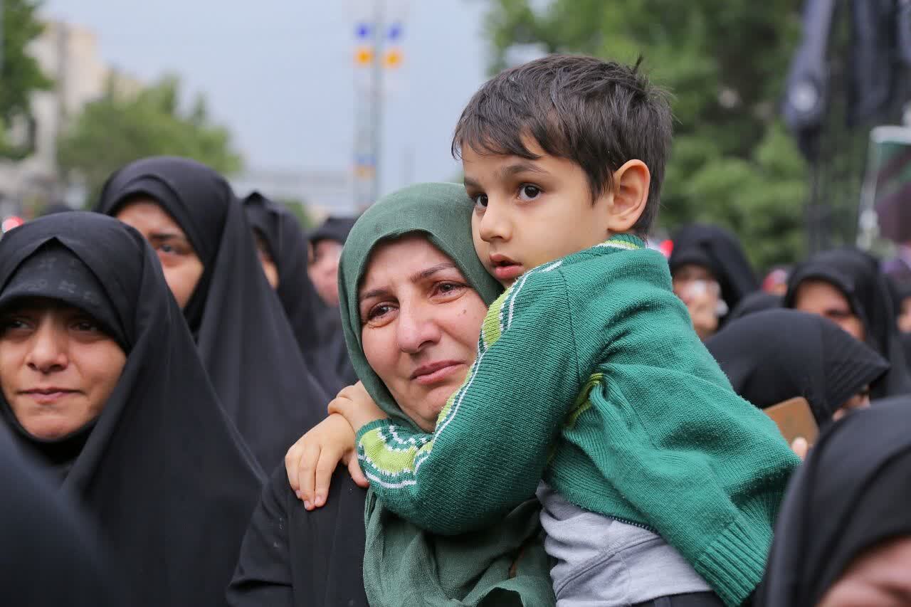 اشک های خالصانه مردم قزوین در فقدان رئیس جمهوری خدمتگزار