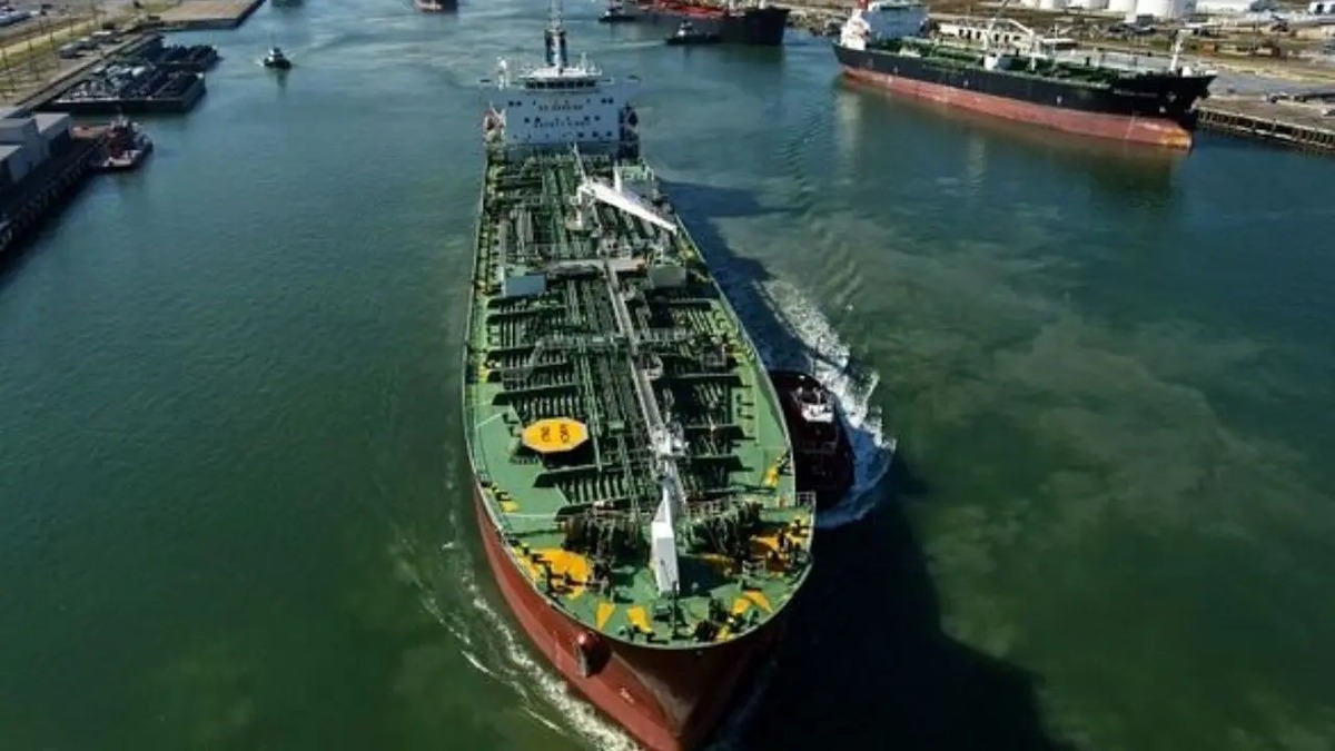 بالاترین رکورد صادرات فرآورده‌های نفتی تاریخ بندر خرمشهر به ثبت رسید