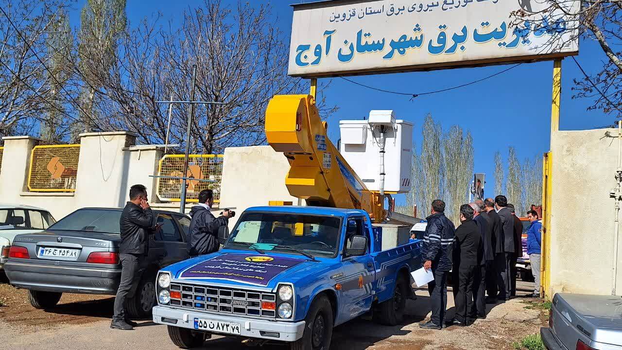اقدام جهادی اصلاح و سرویس فیدر ۲۰ کیلو ولت دو مداره آوج و شهیدآباد آغاز شد