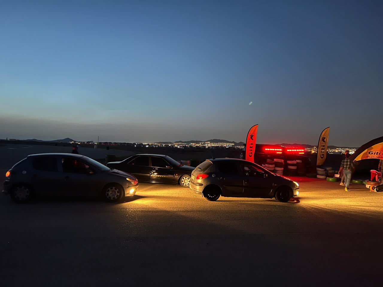 برگزاری مسابقات موتورسواری و اتومبیلرانی با استقبال ویژه تماشاگران