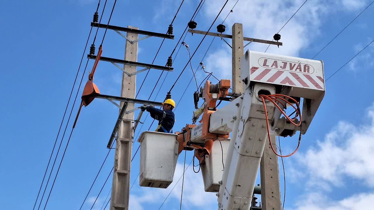 عملیات تبدیل سیم مسی به کابل خودنگهدار در ۹۵ درصد روستاهای تاکستان به پایان رسید