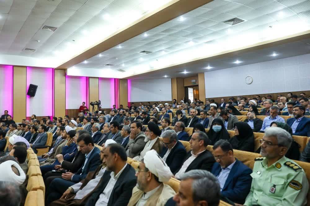 قضات ضمن حفظ حرمت و کرامت انسانها با اقتدار حکم کنند قضات ضمن حفظ حرمت و کرامت انسانها با اقتدار حکم کنند