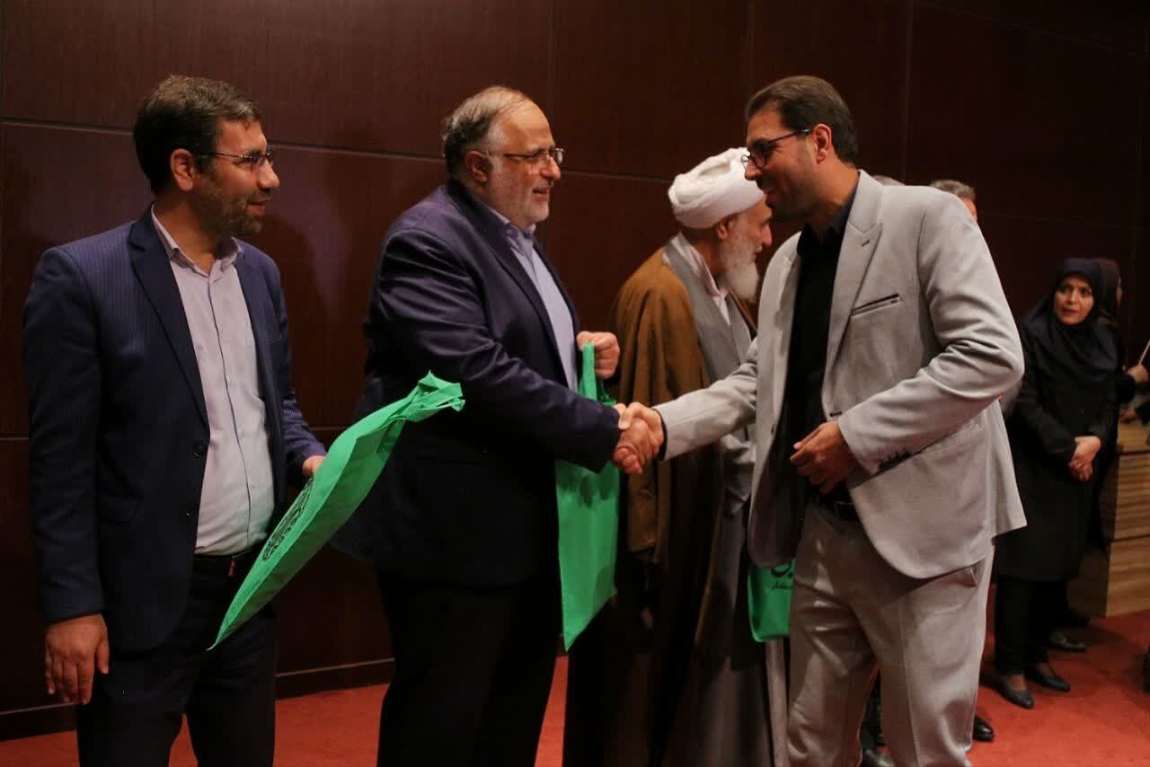 کارگران با تلاش خود نقشه های دشمن در آسیب رساندن به اقتصادکشور را خنثی کرده اند