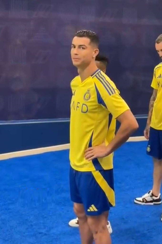 لو رفتن تصاویر طرح لباس جدید النصر با حضور کریستیانو رونالدو لو رفتن تصاویر طرح لباس جدید النصر با حضور کریستیانو رونالدو