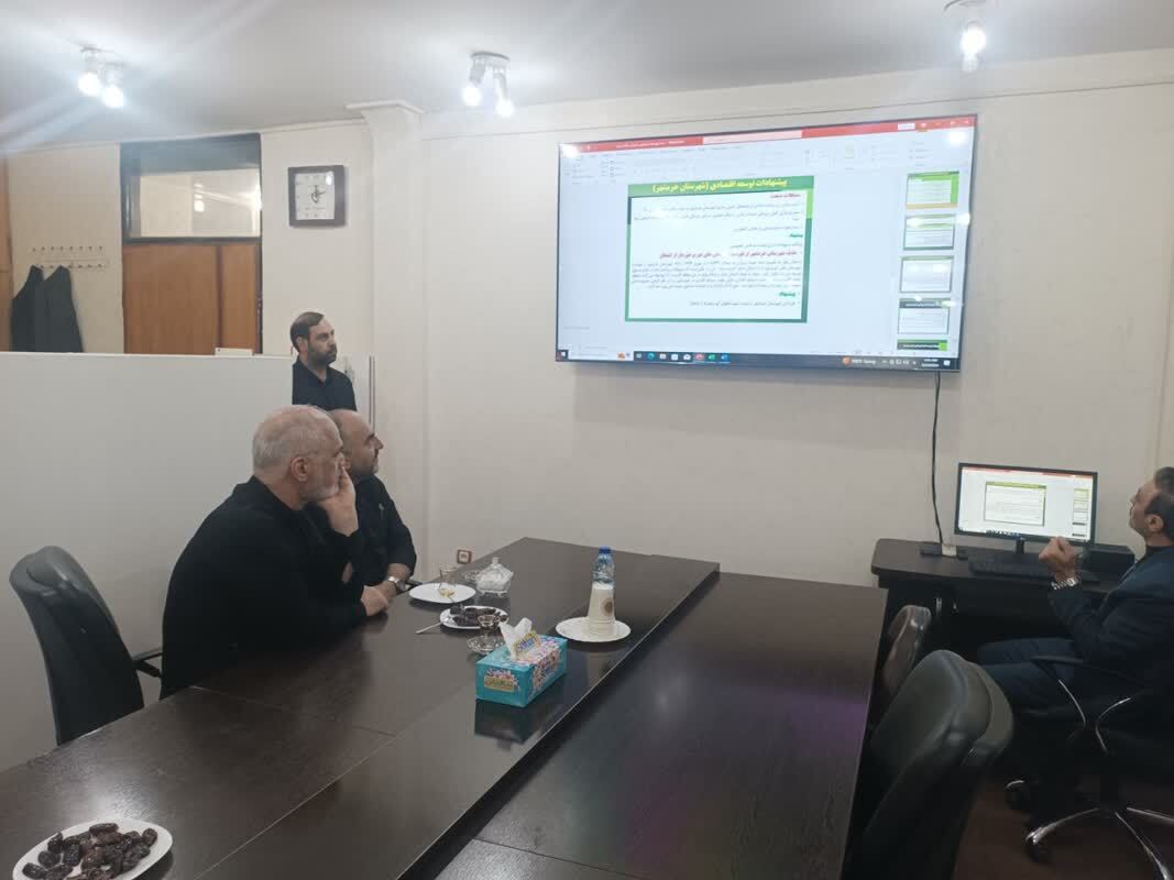 ادای احترام استاندار خوزستان به یادمان شهید رئیسی و بازدید از اتاق وضعیت فرمانداری خرمشهر + عکس