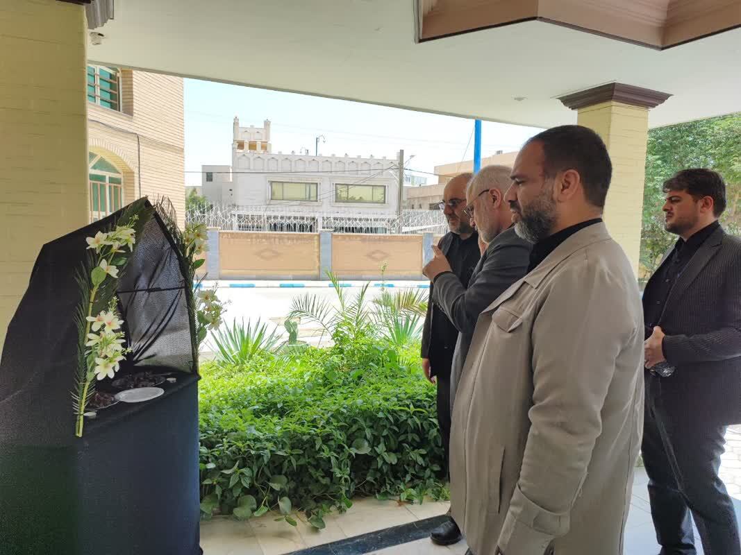 ادای احترام استاندار خوزستان به یادمان شهید رئیسی و بازدید از اتاق وضعیت فرمانداری خرمشهر + عکس