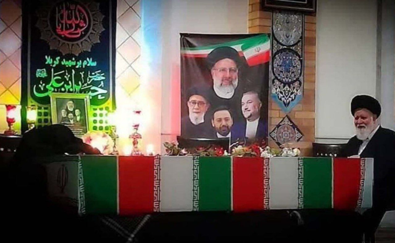 سوگواری همسر ابراهیم رئیسی و پدرش در کنار تابوت +عکس سوگواری همسر ابراهیم رئیسی و پدرش در کنار تابوت +عکس