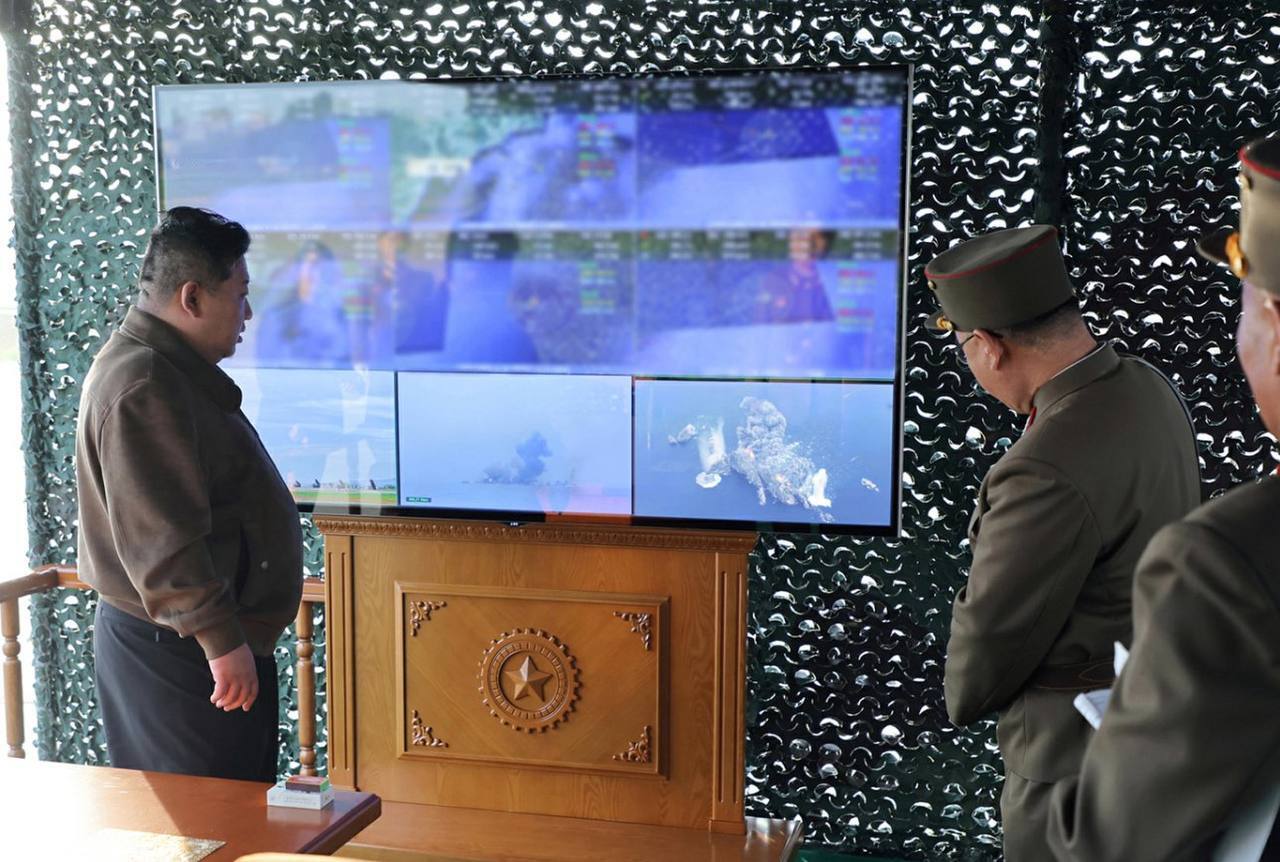 کره شمالی با شلیک ۱۸ موشک به کره جنوبی هشدار داد کره شمالی با شلیک ۱۸ موشک به کره جنوبی هشدار داد