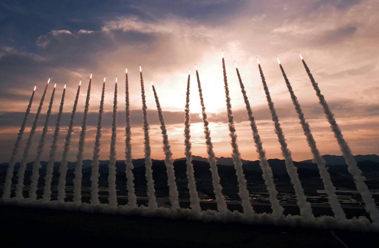 کره شمالی با شلیک ۱۸ موشک به کره جنوبی هشدار داد کره شمالی با شلیک ۱۸ موشک به کره جنوبی هشدار داد