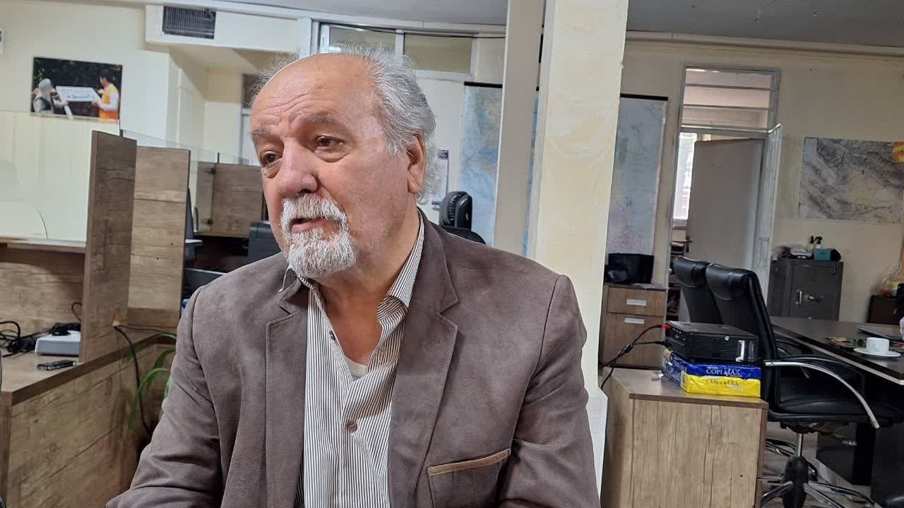 وانت بارهای دوگانه سوز قدیمی بمب های متحرک در قزوین وانت بارهای دوگانه سوز قدیمی بمب های متحرک در قزوین