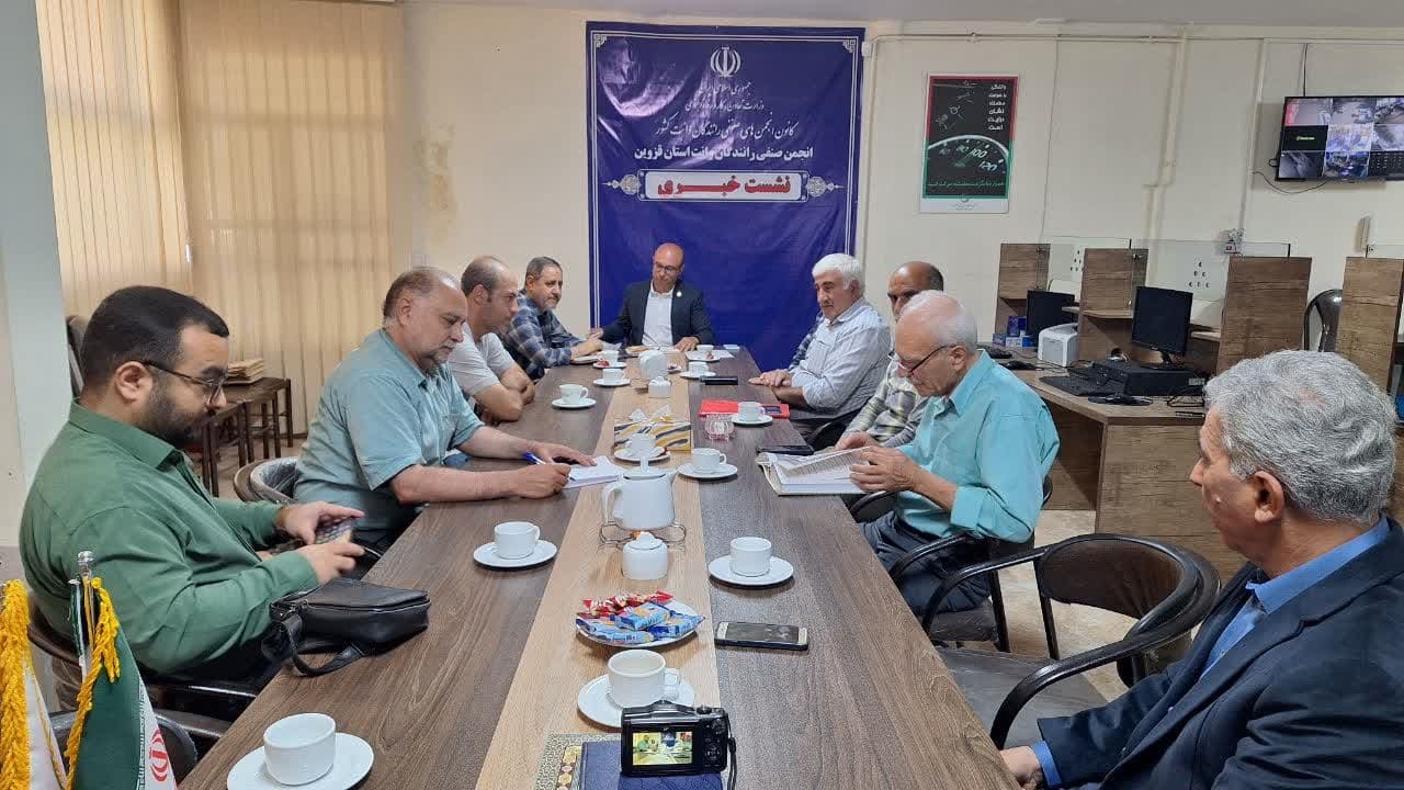 وانت بارهای دوگانه سوز قدیمی بمب های متحرک در قزوین وانت بارهای دوگانه سوز قدیمی بمب های متحرک در قزوین