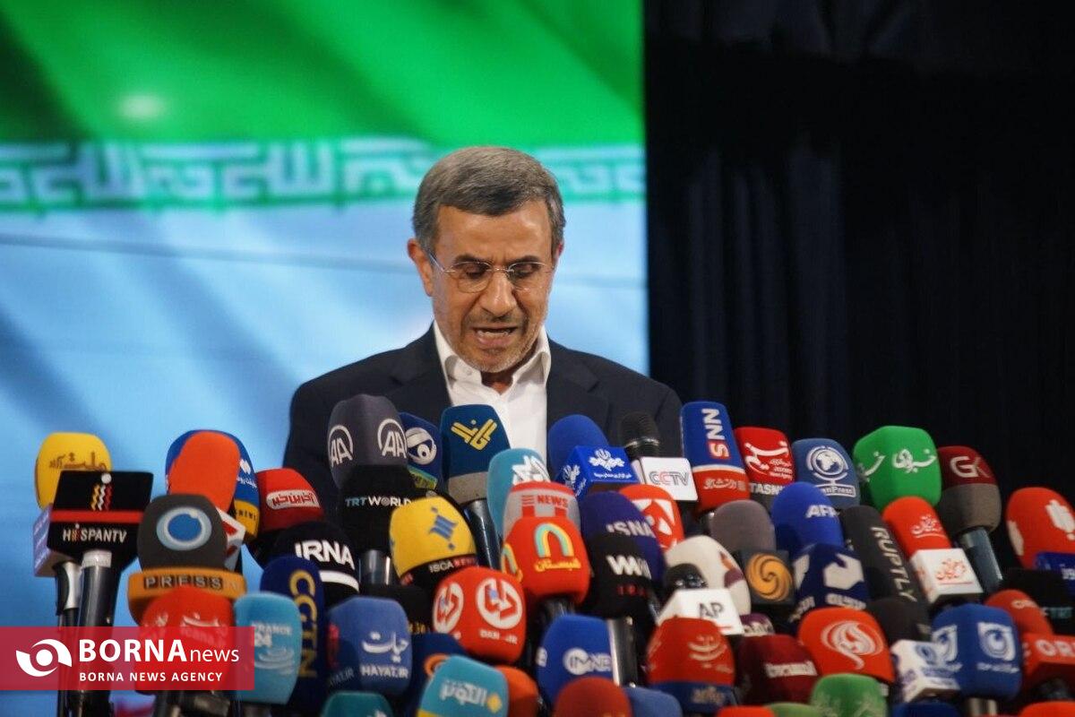احمدی نژاد: به فرمان ملت نجیب ایران ثبت نام کردم