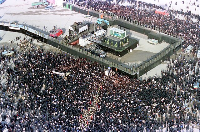 تصاویری از بزرگترین مراسم تشییع تاریخ ایران