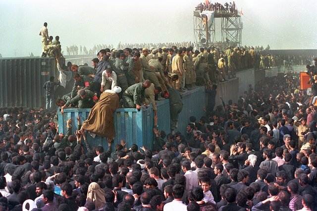 تصاویری از بزرگترین مراسم تشییع تاریخ ایران