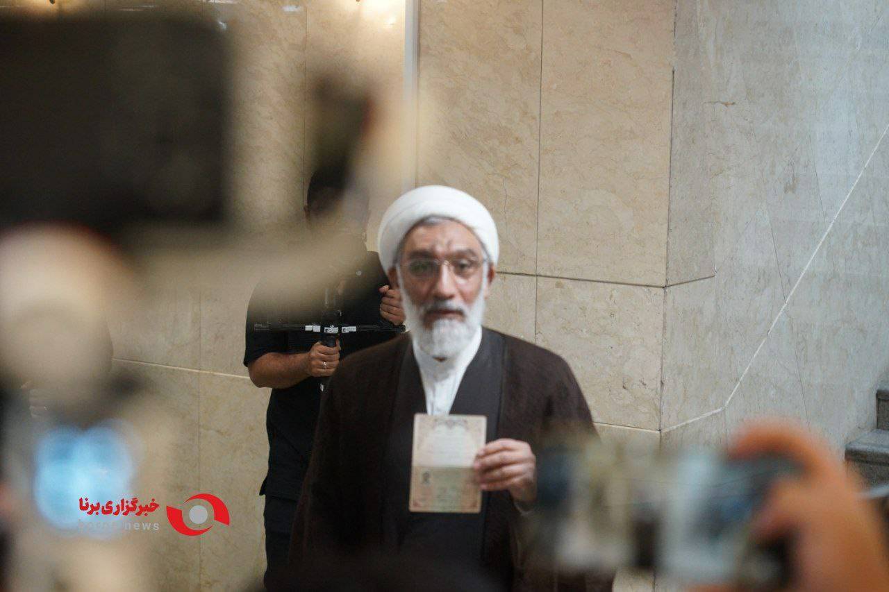 روز آخر و شلوغ‌ترین روز ثبت نام؛ از دولت سوم روحانی تا یک پرسپولیسی سابق