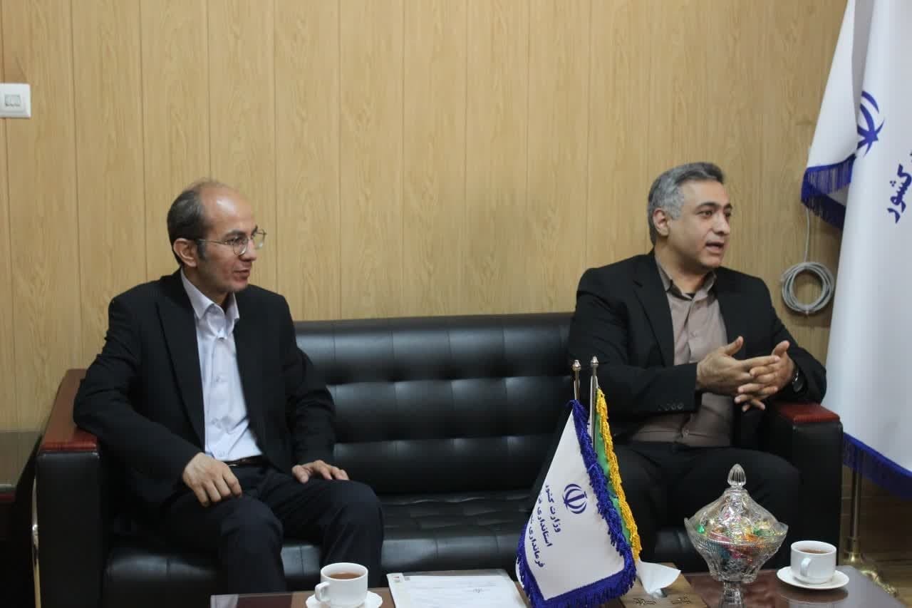 نشست فرماندار آییک با مدیر کل ثبت احوال استان قزوین نشست فرماندار آییک با مدیر کل ثبت احوال استان قزوین