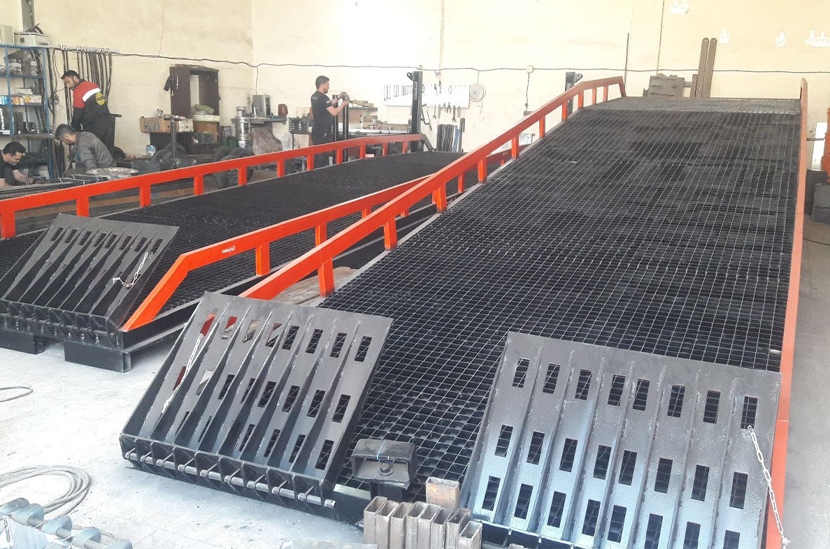 اهمیت استفاده از هم سطح کننده (رمپ بارگیری) در صنایع و کارخانه ها اهمیت استفاده از هم سطح کننده (رمپ بارگیری) در صنایع و کارخانه ها