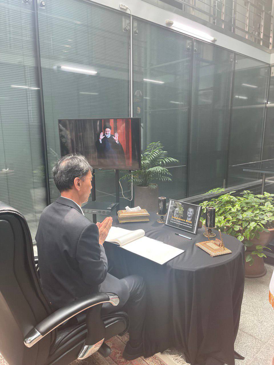 گشایش دفتر یادبود شهادت رئیس‌جمهور و وزیر امور خارجه در سفارت ایران در کره جنوبی