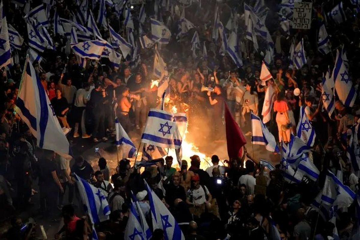 معترضان ضد دولتی برای تظاهرات هفتگی در تل آویو تجمع کردند 