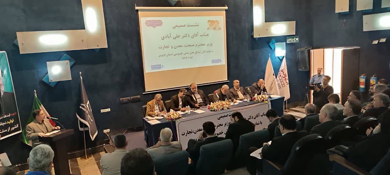 برای حل مشکل ارز تولیدکنندگان و صادرکنندگان اراده و عزم جدی داریم