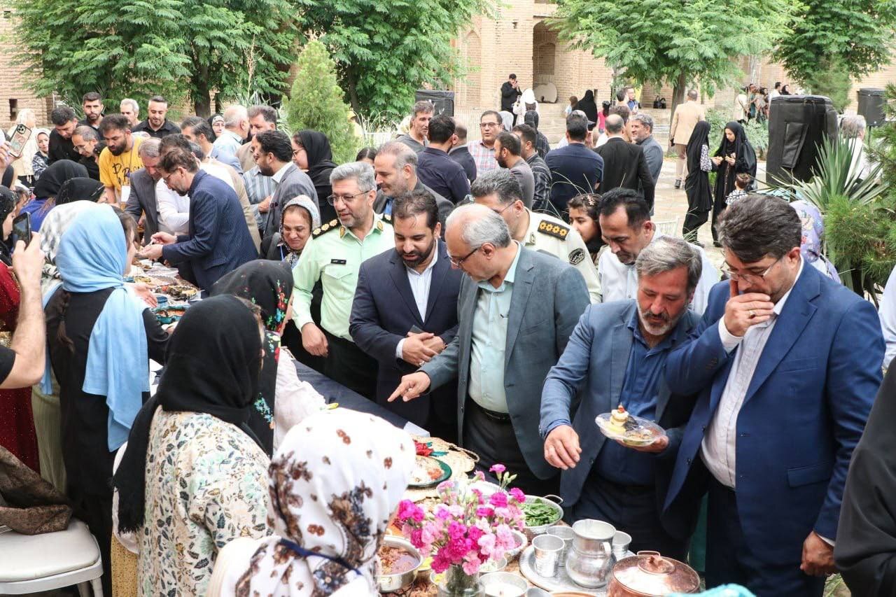 اختتامیه پرشور جشنواره تخصصی «غذا دست پختمن» در کهنشهر رباطکریم اختتامیه پرشور جشنواره تخصصی «غذا دست پختمن» در کهنشهر رباطکریم