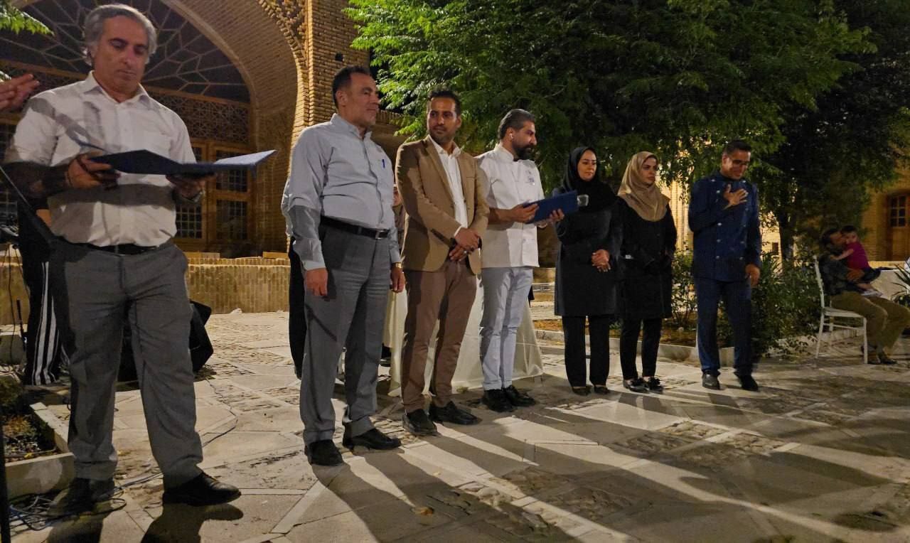اختتامیه پرشور جشنواره تخصصی «غذا دست پختمن» در کهنشهر رباطکریم اختتامیه پرشور جشنواره تخصصی «غذا دست پختمن» در کهنشهر رباطکریم