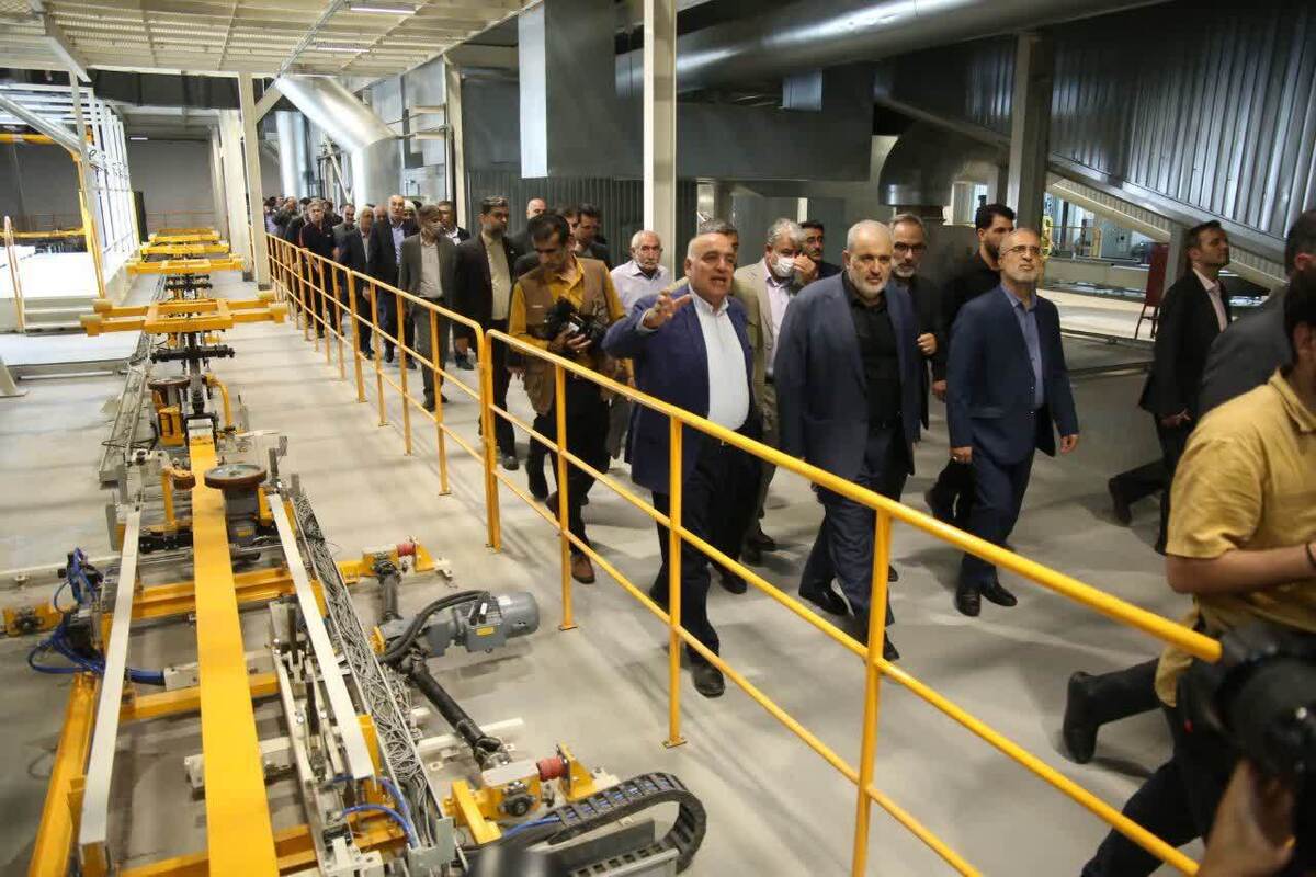 وزیر صمت: کرمان، از استان‌های پیشگام در تولید خودرو‌های برقی است