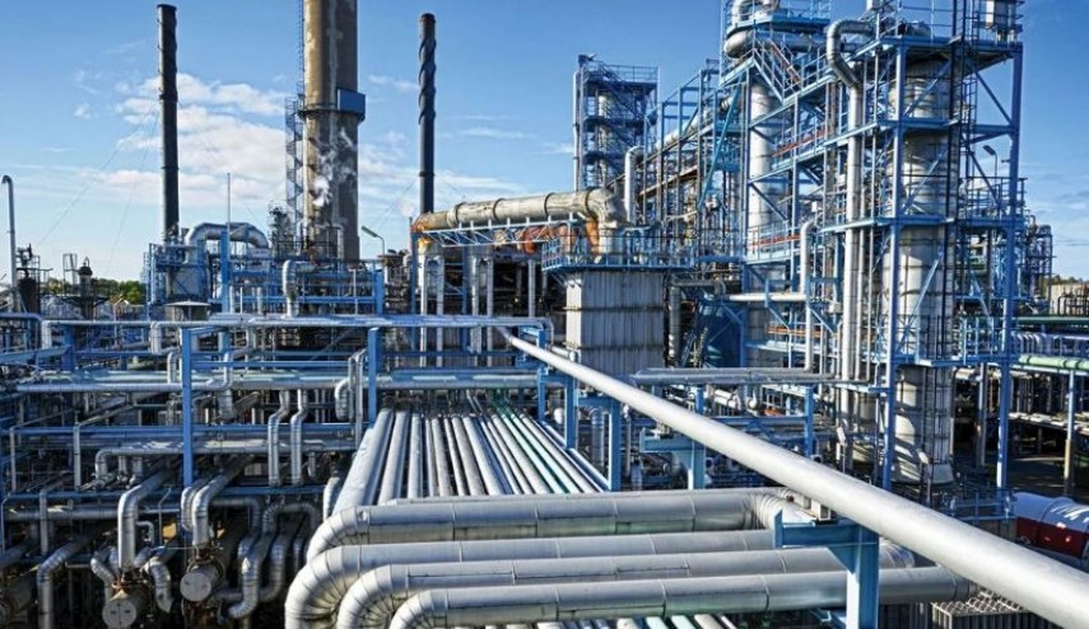 مرادی: دولت چهاردهم از کارنامه موفق دولت سیزدهم در زمینه سهامداری در پالایشگاه های فراسرزمینی استفاده کند