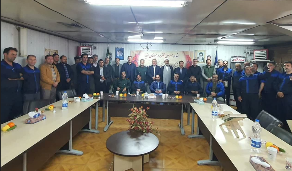 مسئولان دولتی با رفع موانع تولید به تحقق شعار سال کمک کنند 