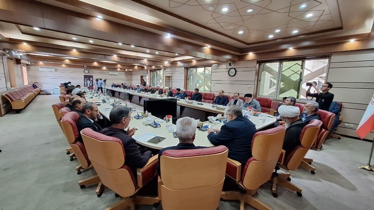 ۱۱۰۰ امام جماعت فرهنگی و ۴۰۰ روحانی در مدارس در اقامه نماز مشارکت دارند